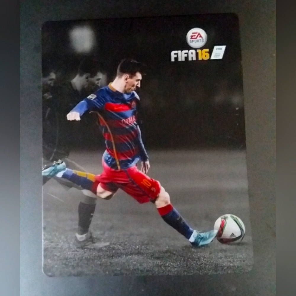 FIFA 16 xbox1 game - Picture 1 of 4